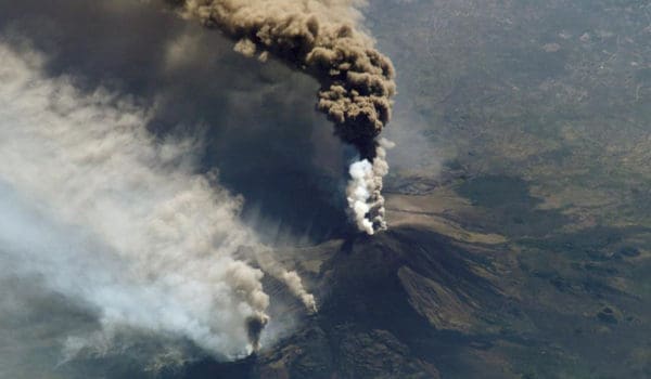 Vulkanutbrudd på Mt. Etna, Sicilia, i 2002.