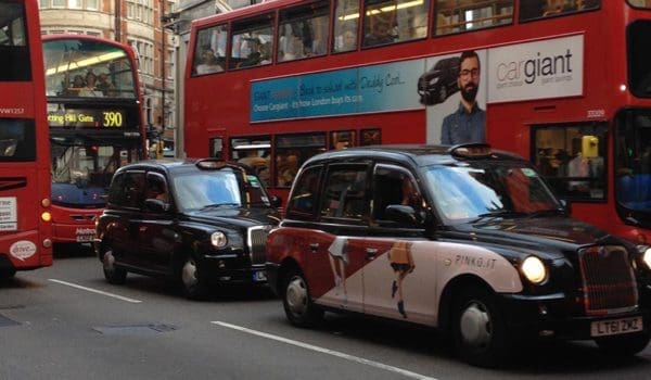 Trafikkert gate i London