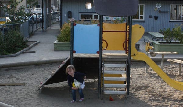 Barn leker i barnehage